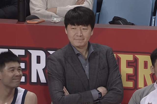 开云体育-山东男篮小胜，高诗岩12+5关键三分 双塔替克里斯 新外援25日到